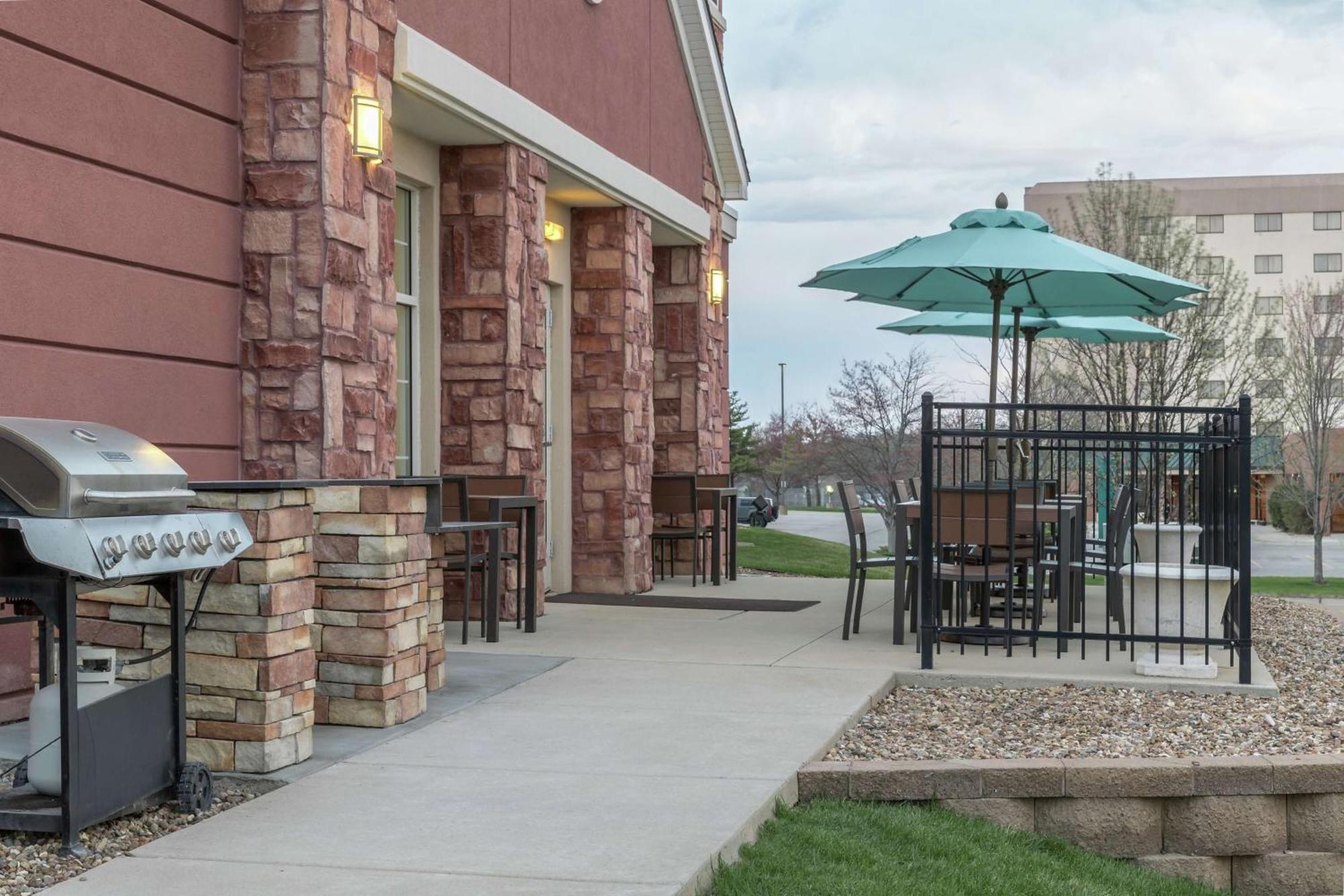 Homewood Suites By Hilton Cedar Rapids-North Exterior photo